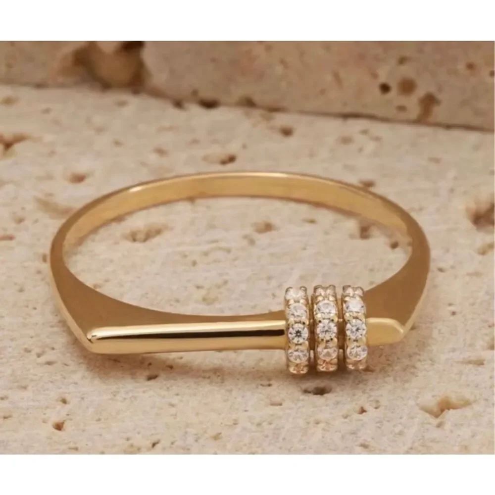Anthropologie Gld Tone Ring Crystal Accent Bands Size 7 NWOT